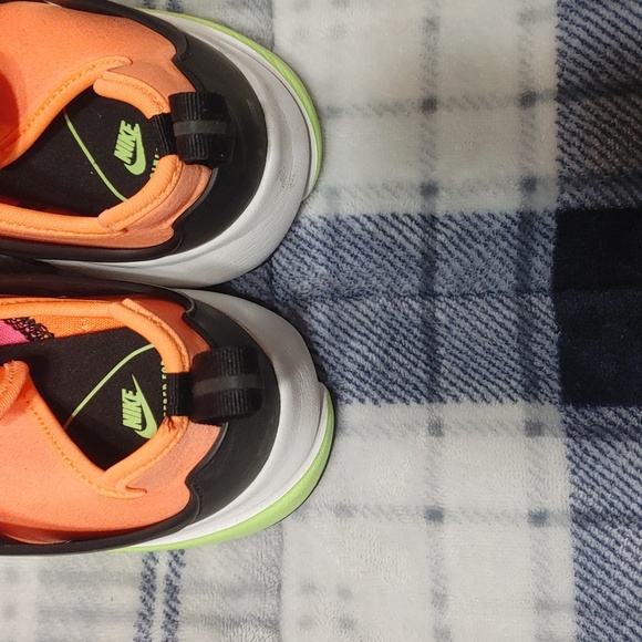 Nike Air Presto Shoes - Picture 7 of 7